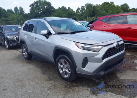 2022 Toyota Rav4 Xle z USA, uszkodzony, nr VIN 2T3P1RFV0NW268861